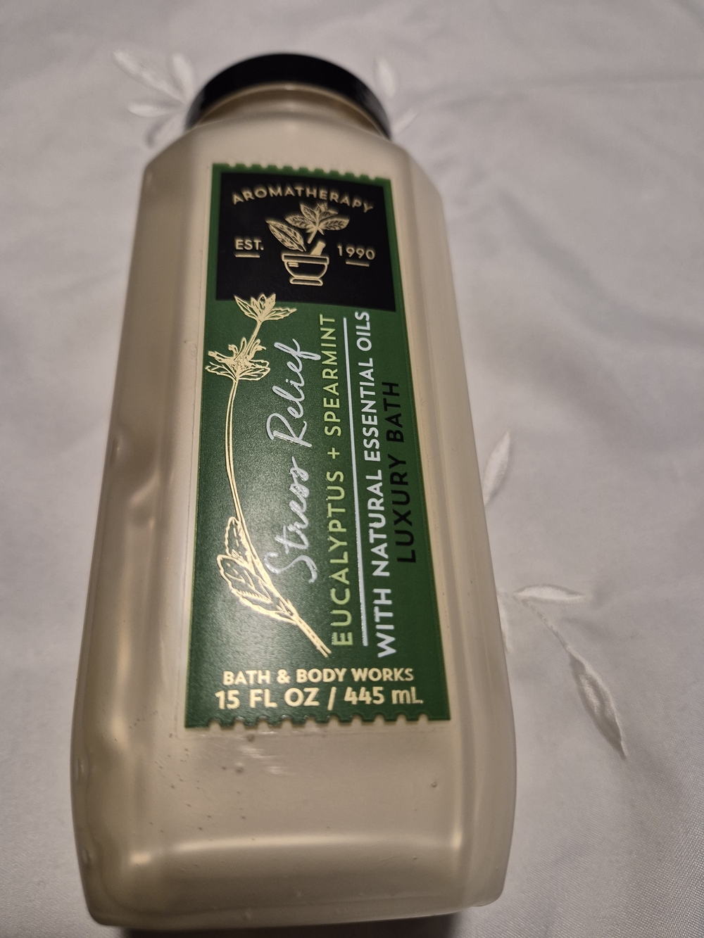 Bath & Body Works Stress Relief Eucalyptus + Spearmint Luxury Bath - Green